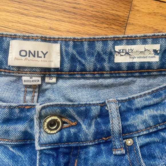 ONLY "Kelly" High-Waisted Mom Jeans - Picture 6 of 7